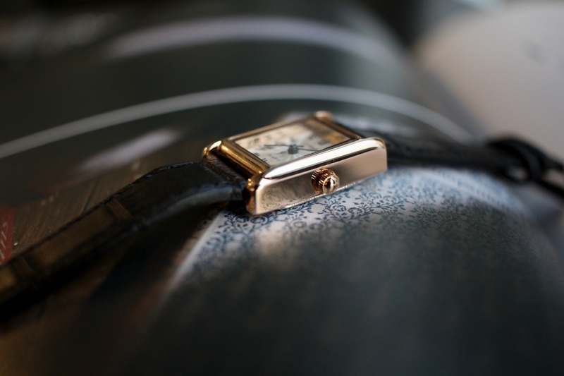 <b><p>Urban classic square Wom leather wrist ock</p></b><b><p>アーバン クラシック 正方形 女性 レザー 手首 時計 2色 ファッション 20代</p></b><br /><br /><p align='center'>