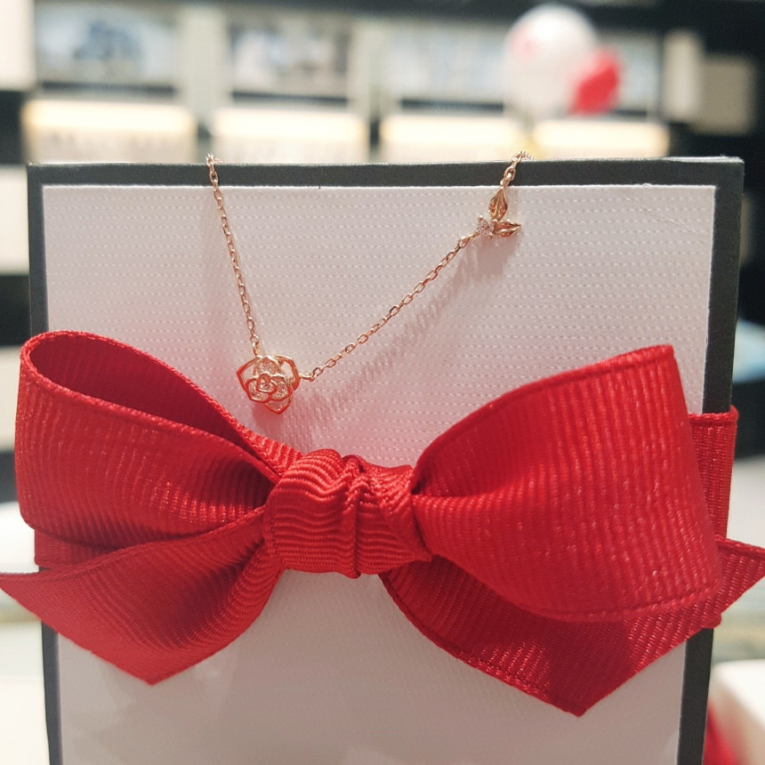 Lloyd rosette petal necklace LNN17241G Daily look 