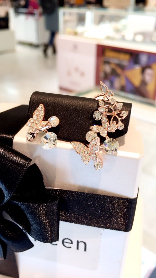 Eyeliner Agatha Button Earrings AJBE7412