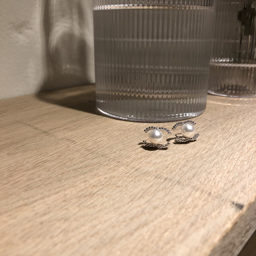 all silver Coco Swall Pearl Earrings Minimal Life 