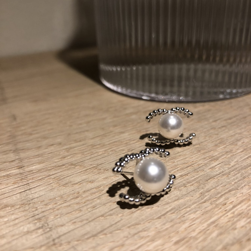 all silver Coco Swall Pearl Earrings Minimal Life 