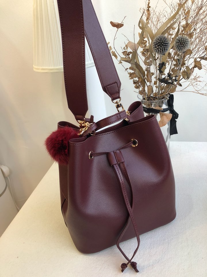 <b><p>Do not pour foam buckle 5color Daily Bag</p></b><b><p>無排ポンポンがバケットバッグ5colorデイリーショルダーバッグオフィスバッグ秋、20代の女性のバッ</p></b><br /><br /><p align='center'>