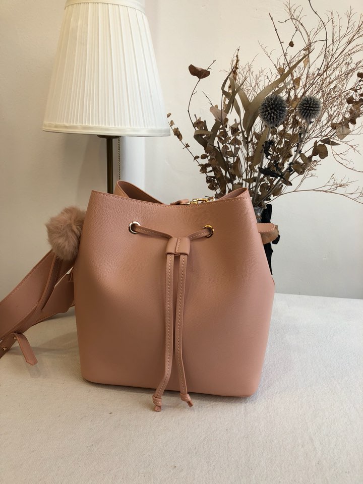 <b><p>Do not pour foam buckle 5color Daily Bag</p></b><b><p>無排ポンポンがバケットバッグ5colorデイリーショルダーバッグオフィスバッグ秋、20代の女性のバッ</p></b><br /><br /><p align='center'>