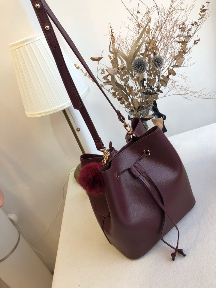 <b><p>Do not pour foam buckle 5color Daily Bag</p></b><b><p>無排ポンポンがバケットバッグ5colorデイリーショルダーバッグオフィスバッグ秋、20代の女性のバッ</p></b><br /><br /><p align='center'>