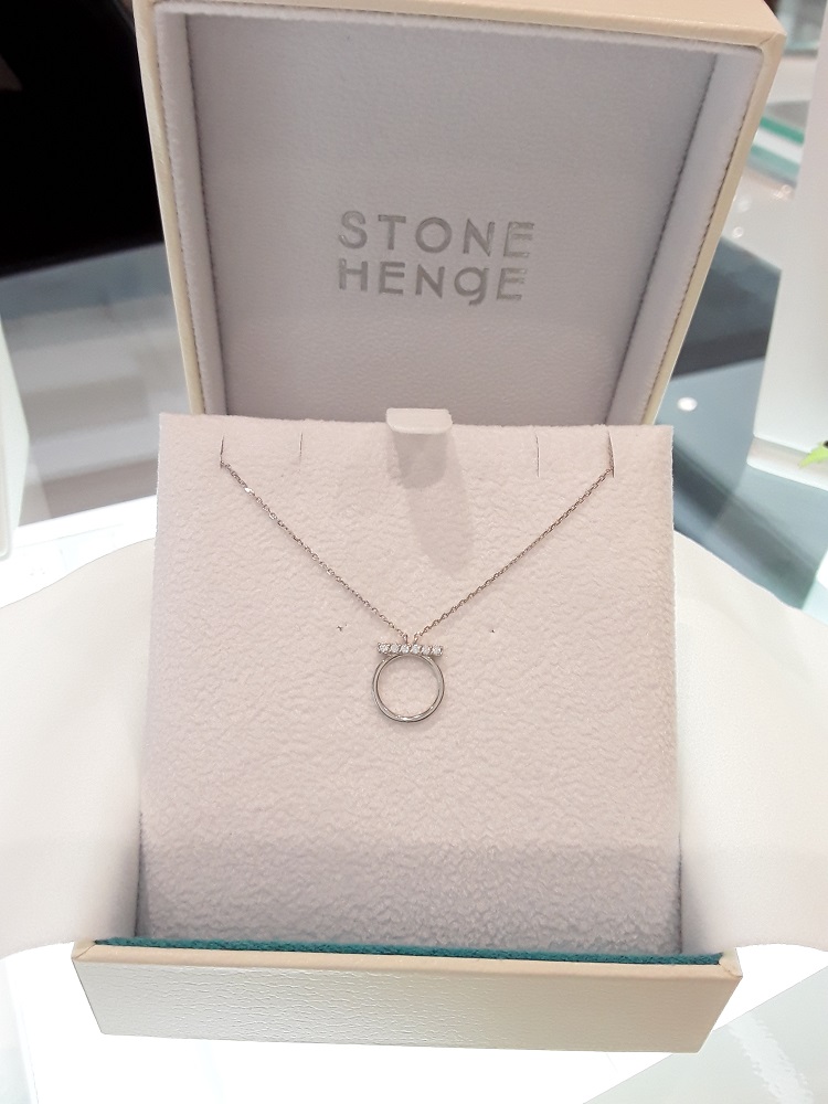 Stonehenge White gold necklace I0077 Wedding look 