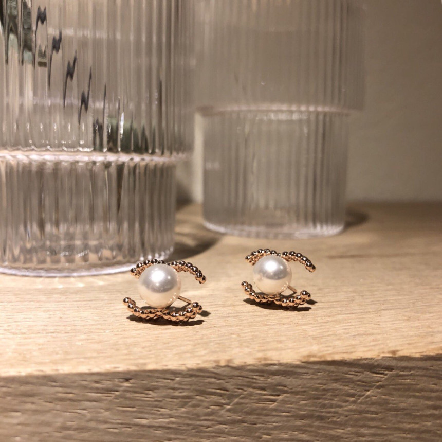all silver Coco Swall Pearl Earrings Minimal Life 