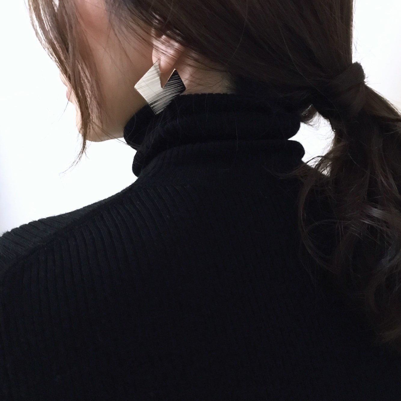 Wear drop earrings Office fashion Fashionable mode