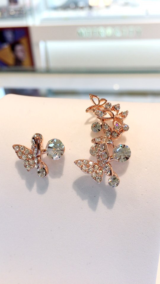 Eyeliner Agatha Button Earrings AJBE7412