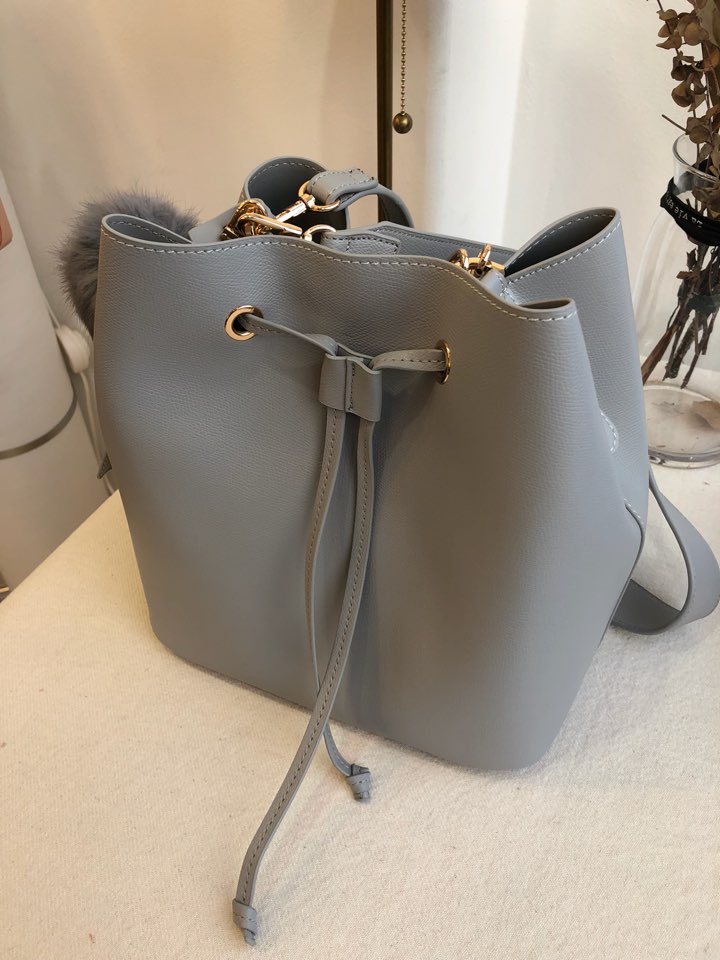 <b><p>Do not pour foam buckle 5color Daily Bag</p></b><b><p>無排ポンポンがバケットバッグ5colorデイリーショルダーバッグオフィスバッグ秋、20代の女性のバッ</p></b><br /><br /><p align='center'>