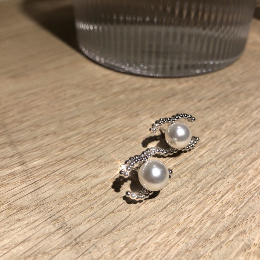 all silver Coco Swall Pearl Earrings Minimal Life 