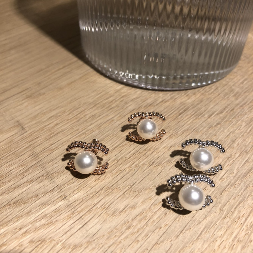 all silver Coco Swall Pearl Earrings Minimal Life 