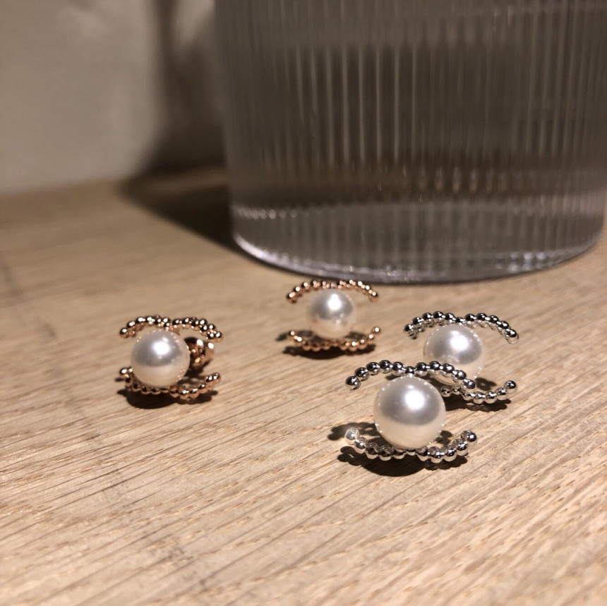all silver Coco Swall Pearl Earrings Minimal Life 