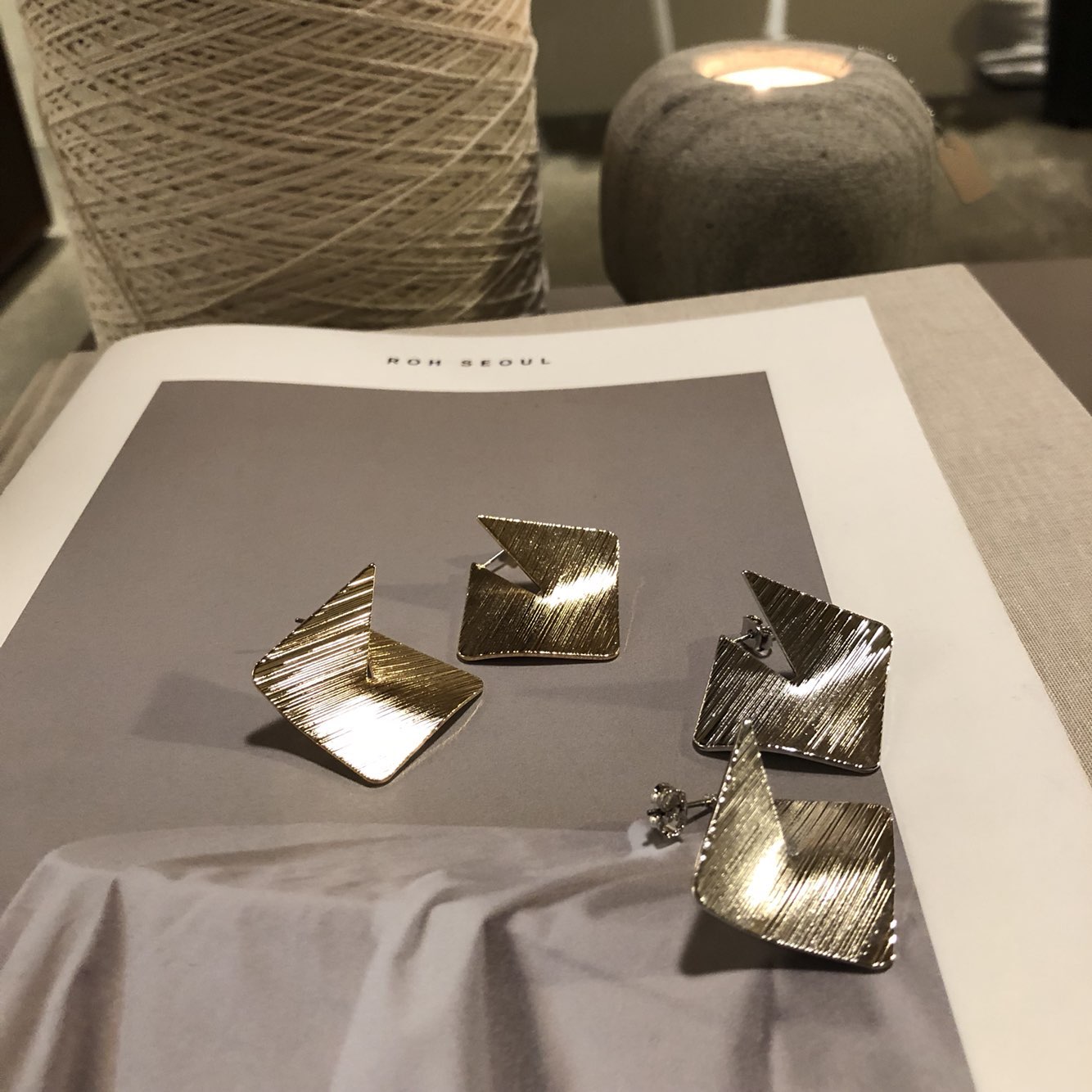 Wear drop earrings Office fashion Fashionable mode