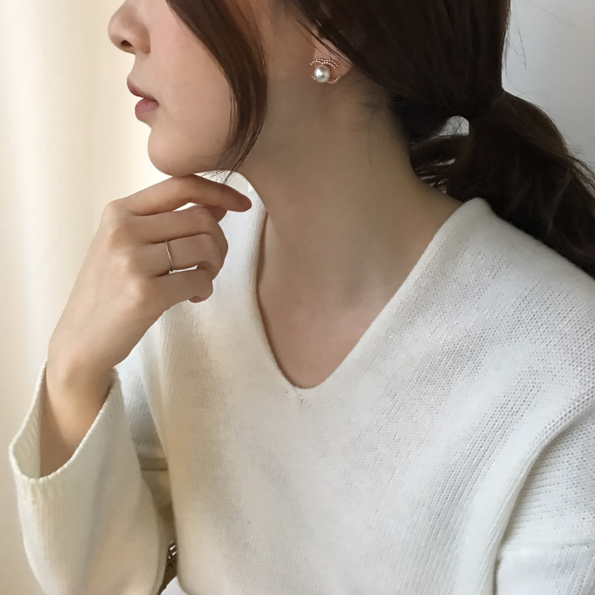 all silver Coco Swall Pearl Earrings Minimal Life 