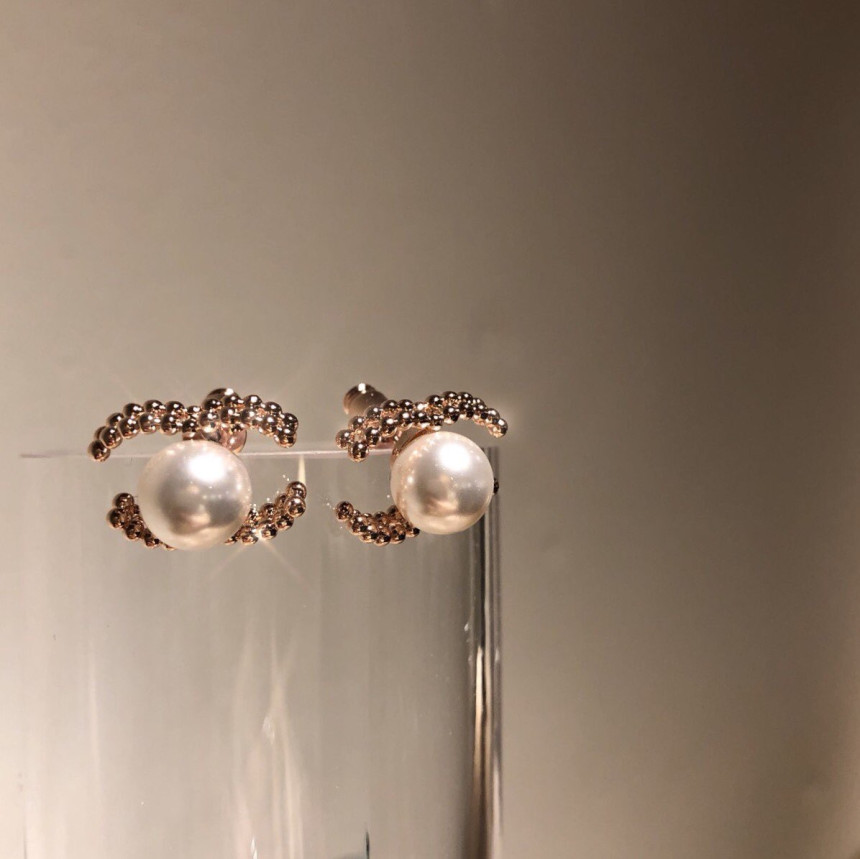 all silver Coco Swall Pearl Earrings Minimal Life 