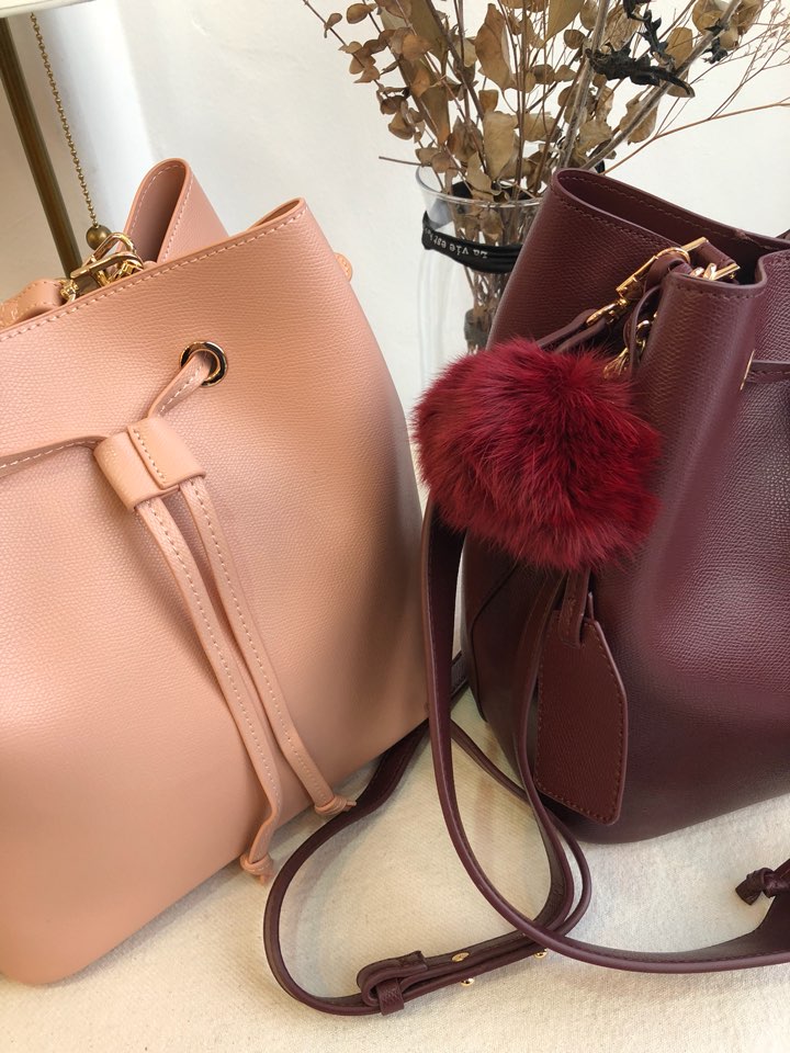 <b><p>Do not pour foam buckle 5color Daily Bag</p></b><b><p>無排ポンポンがバケットバッグ5colorデイリーショルダーバッグオフィスバッグ秋、20代の女性のバッ</p></b><br /><br /><p align='center'>