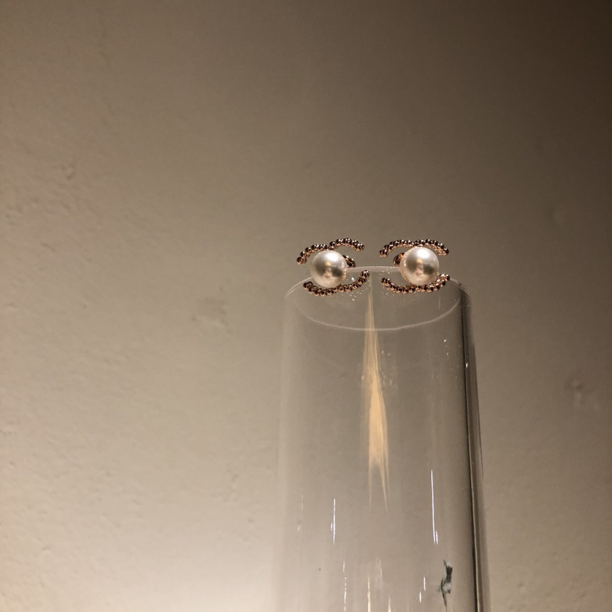 all silver Coco Swall Pearl Earrings Minimal Life 