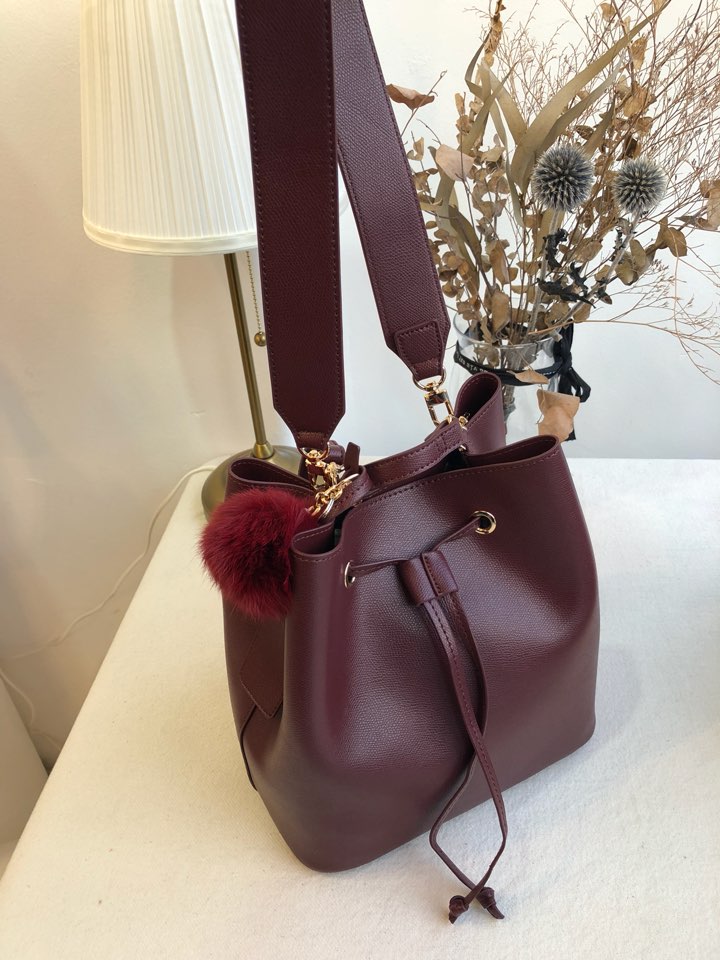 <b><p>Do not pour foam buckle 5color Daily Bag</p></b><b><p>無排ポンポンがバケットバッグ5colorデイリーショルダーバッグオフィスバッグ秋、20代の女性のバッ</p></b><br /><br /><p align='center'>