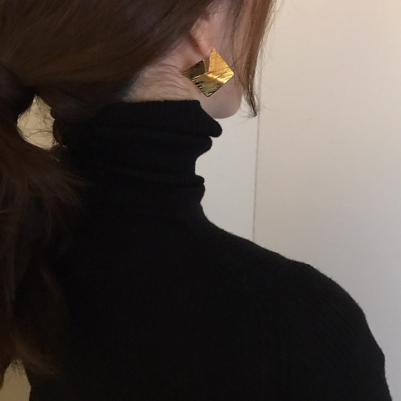 Wear drop earrings Office fashion Fashionable mode