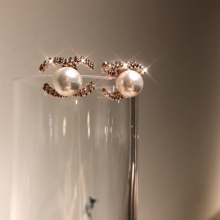 all silver Coco Swall Pearl Earrings Minimal Life 