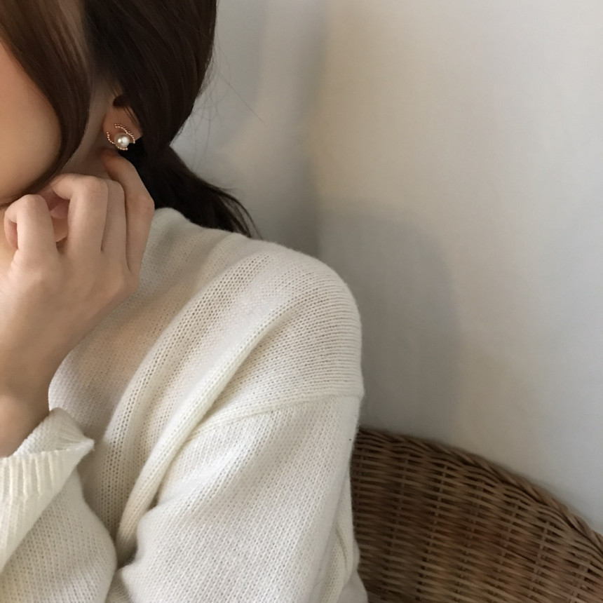all silver Coco Swall Pearl Earrings Minimal Life 