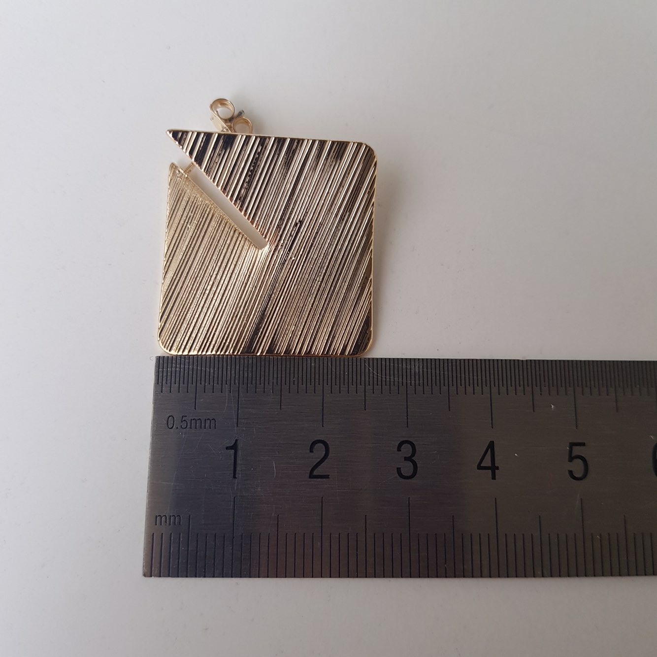 Wear drop earrings Office fashion Fashionable mode