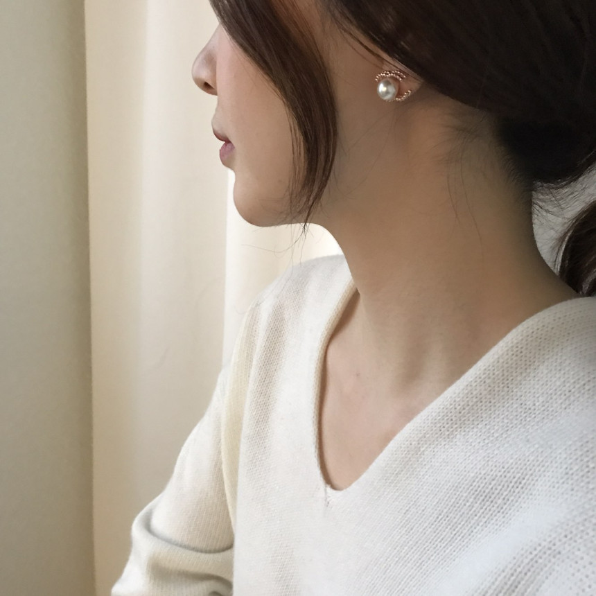 all silver Coco Swall Pearl Earrings Minimal Life 