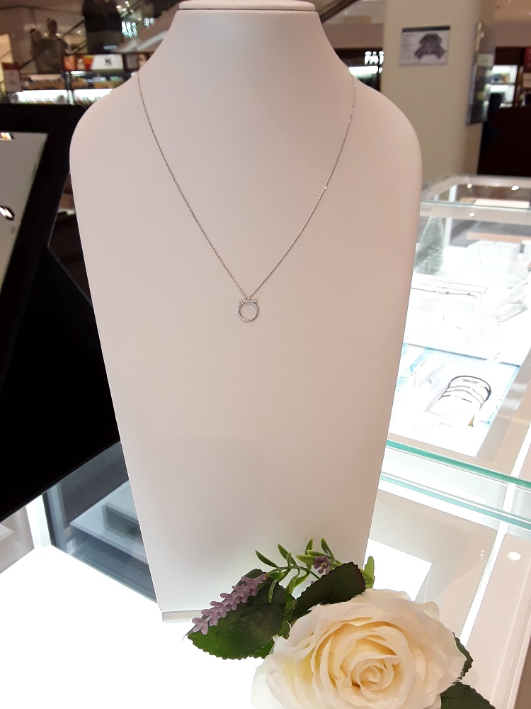 Stonehenge White gold necklace I0077 Wedding look 