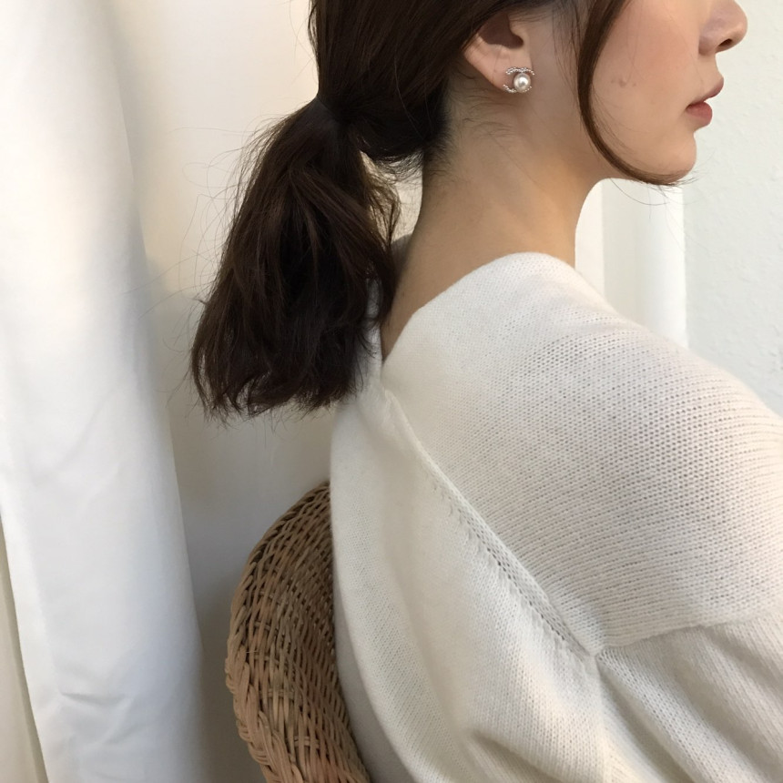 all silver Coco Swall Pearl Earrings Minimal Life 