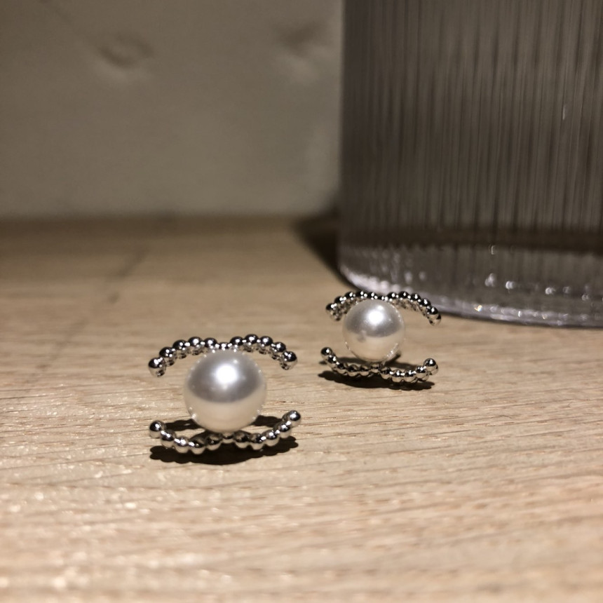 all silver Coco Swall Pearl Earrings Minimal Life 