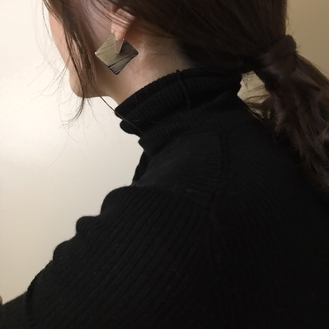 Wear drop earrings Office fashion Fashionable mode