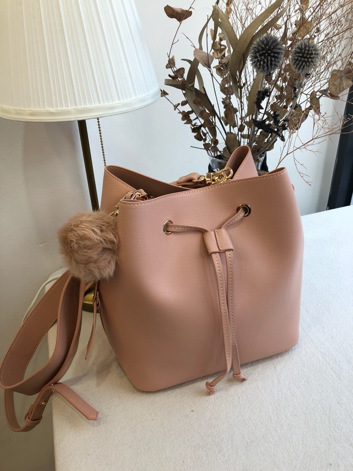 <b><p>Do not pour foam buckle 5color Daily Bag</p></b><b><p>無排ポンポンがバケットバッグ5colorデイリーショルダーバッグオフィスバッグ秋、20代の女性のバッ</p></b><br /><br /><p align='center'>