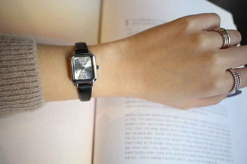<b><p>Shine black Woman leather wrist clo 2cor</p></b><b><p>シャイン ブラック 女性 レザー 手首 時計 2色 ファッション ギフト デイリー</p></b><br /><br /><p align='center'>