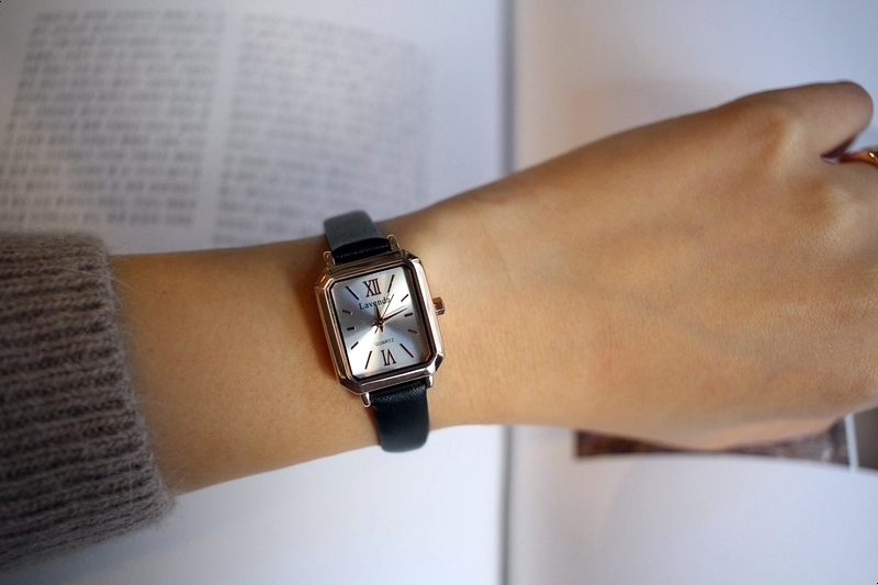 <b><p>Shine black Woman leather wrist clo 2cor</p></b><b><p>シャイン ブラック 女性 レザー 手首 時計 2色 ファッション ギフト デイリー</p></b><br /><br /><p align='center'>