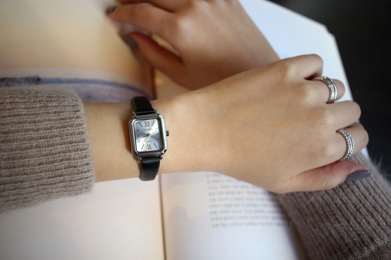 <b><p>Shine black Woman leather wrist clo 2cor</p></b><b><p>シャイン ブラック 女性 レザー 手首 時計 2色 ファッション ギフト デイリー</p></b><br /><br /><p align='center'>