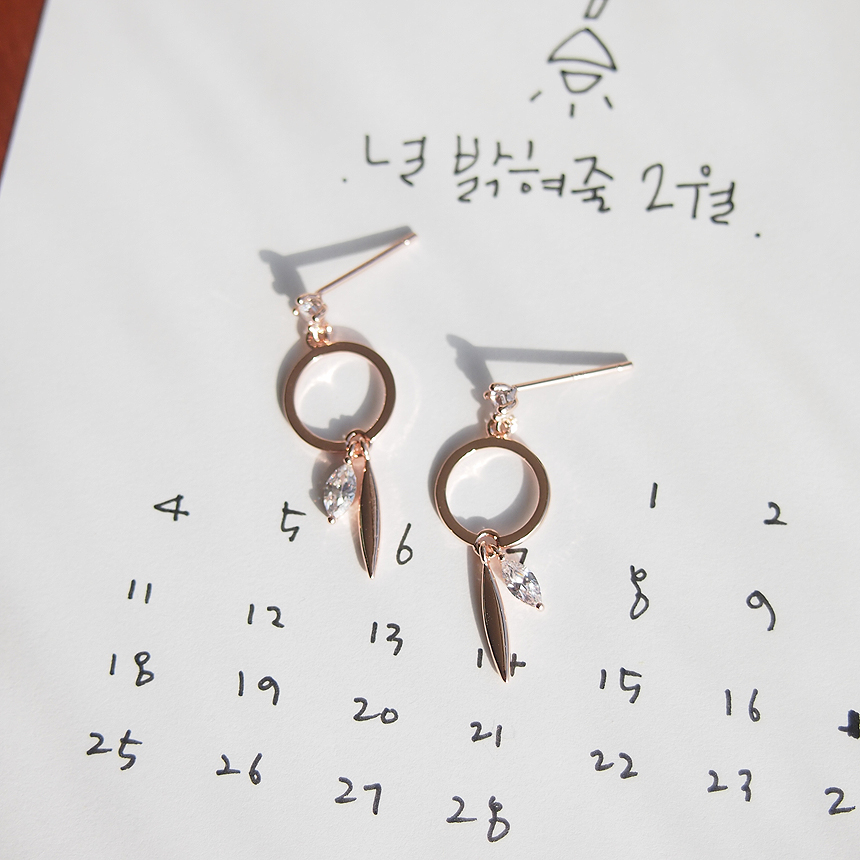 Allergy Preventive It Drop Earrings Twenties Women