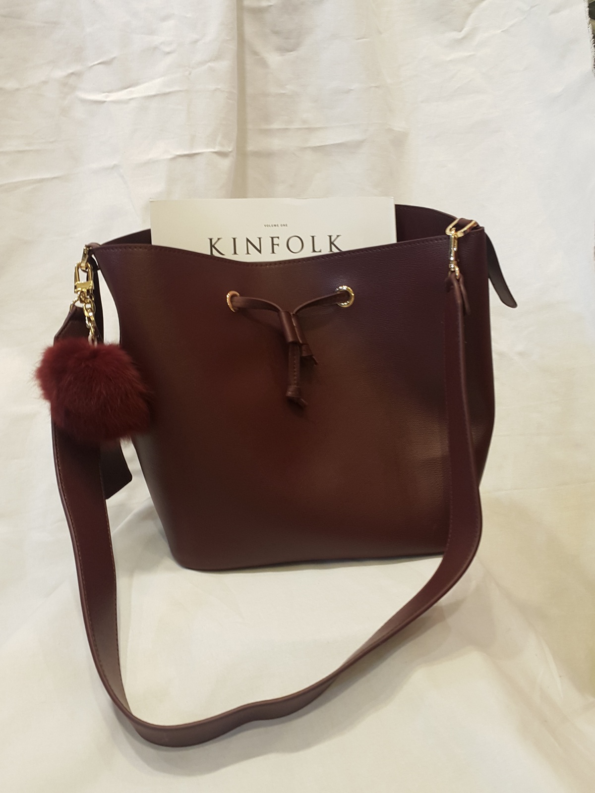 <b><p>Pom-pom embroidered bucket bag _3color Simple</p></b><b><p>ポンポンがボクジョリバケットバック_3colorシンプルフレンチルックファッショナブルな四季20代の</p></b><br /><br /><p align='center'>