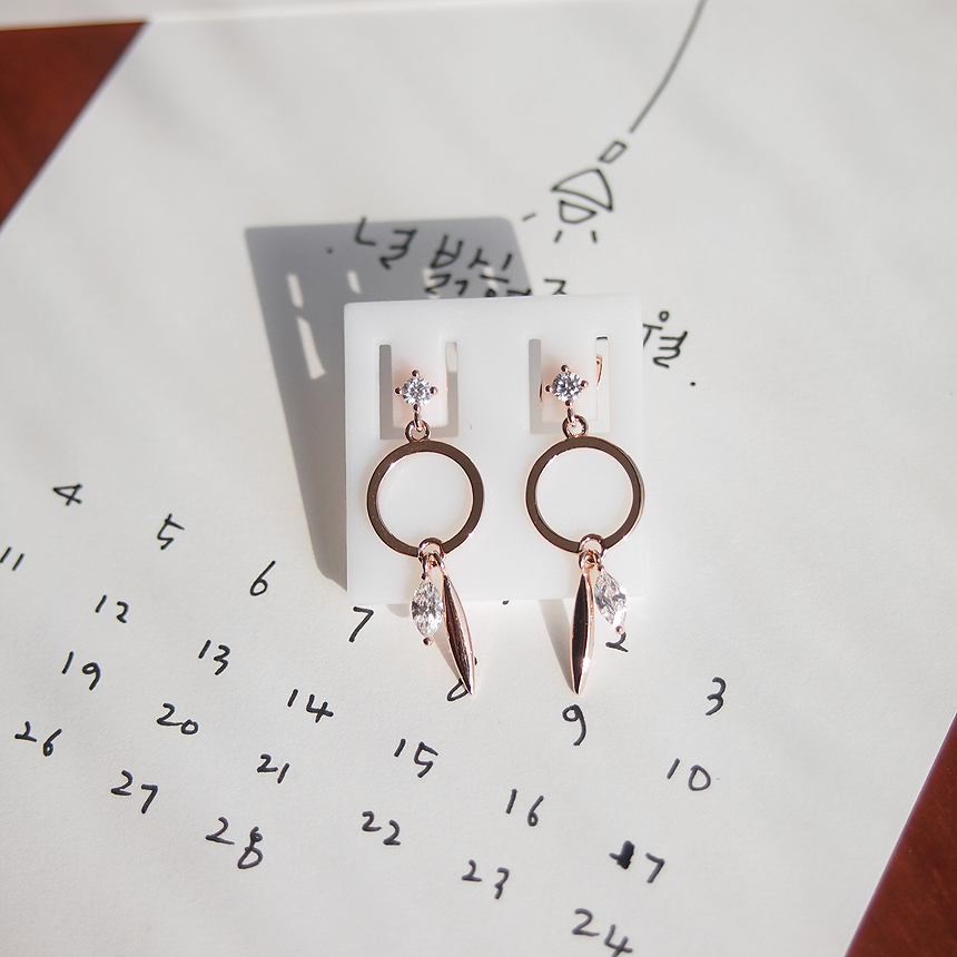 Allergy Preventive It Drop Earrings Twenties Women