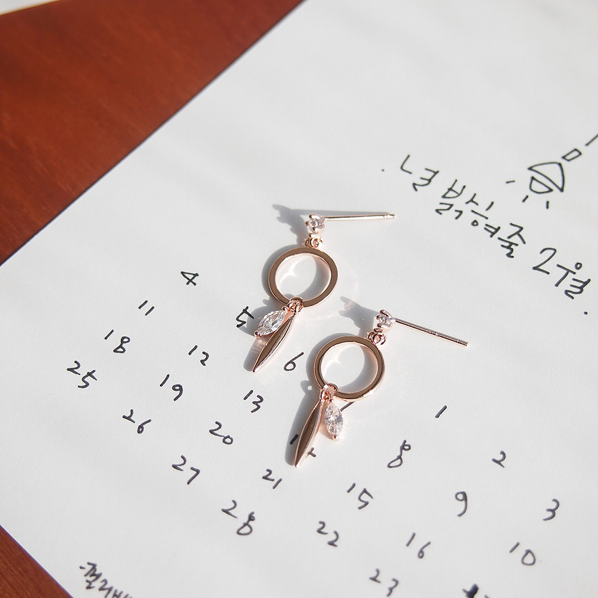 Allergy Preventive It Drop Earrings Twenties Women