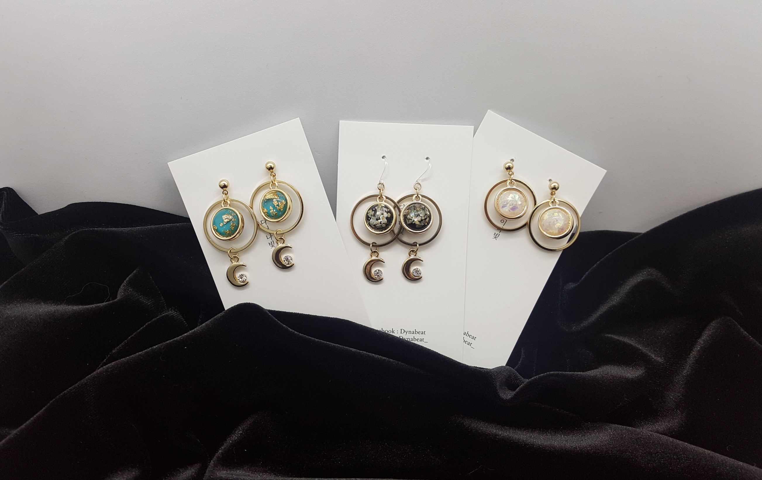 Dyna Light Space Moon Earring Color 3 kinds Luxuri