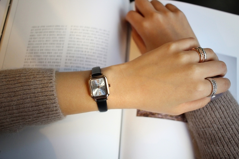 <b><p>Shine black Woman leather wrist clo 2cor</p></b><b><p>シャイン ブラック 女性 レザー 手首 時計 2色 ファッション ギフト デイリー</p></b><br /><br /><p align='center'>