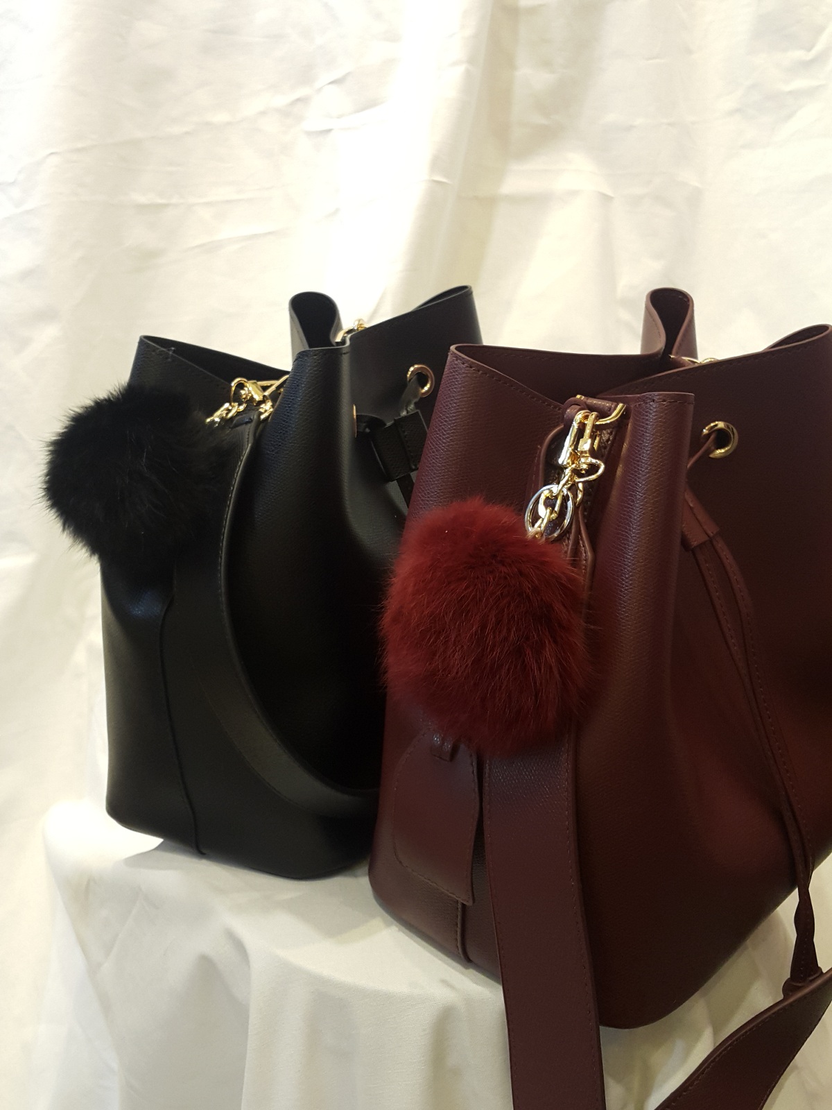 <b><p>Pom-pom embroidered bucket bag _3color Simple</p></b><b><p>ポンポンがボクジョリバケットバック_3colorシンプルフレンチルックファッショナブルな四季20代の</p></b><br /><br /><p align='center'>