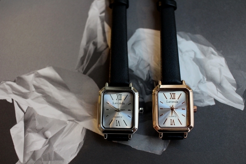 <b><p>Shine black Woman leather wrist clo 2cor</p></b><b><p>シャイン ブラック 女性 レザー 手首 時計 2色 ファッション ギフト デイリー</p></b><br /><br /><p align='center'>