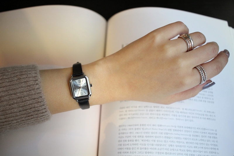 <b><p>Shine black Woman leather wrist clo 2cor</p></b><b><p>シャイン ブラック 女性 レザー 手首 時計 2色 ファッション ギフト デイリー</p></b><br /><br /><p align='center'>