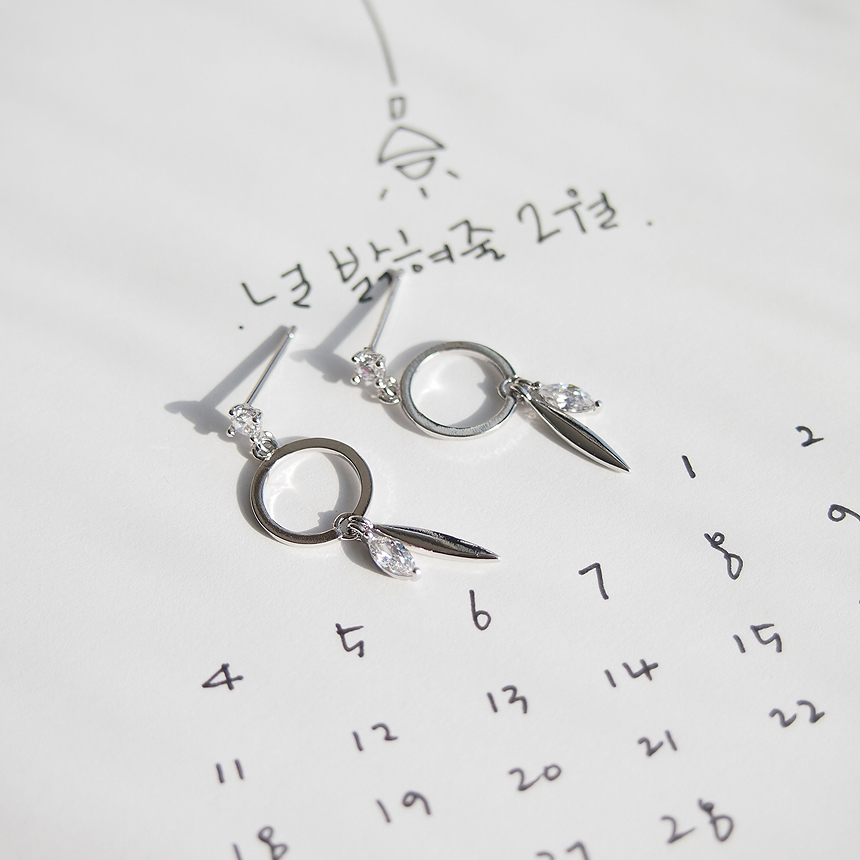 Allergy Preventive It Drop Earrings Twenties Women