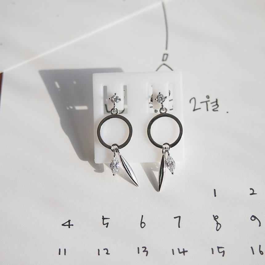 Allergy Preventive It Drop Earrings Twenties Women