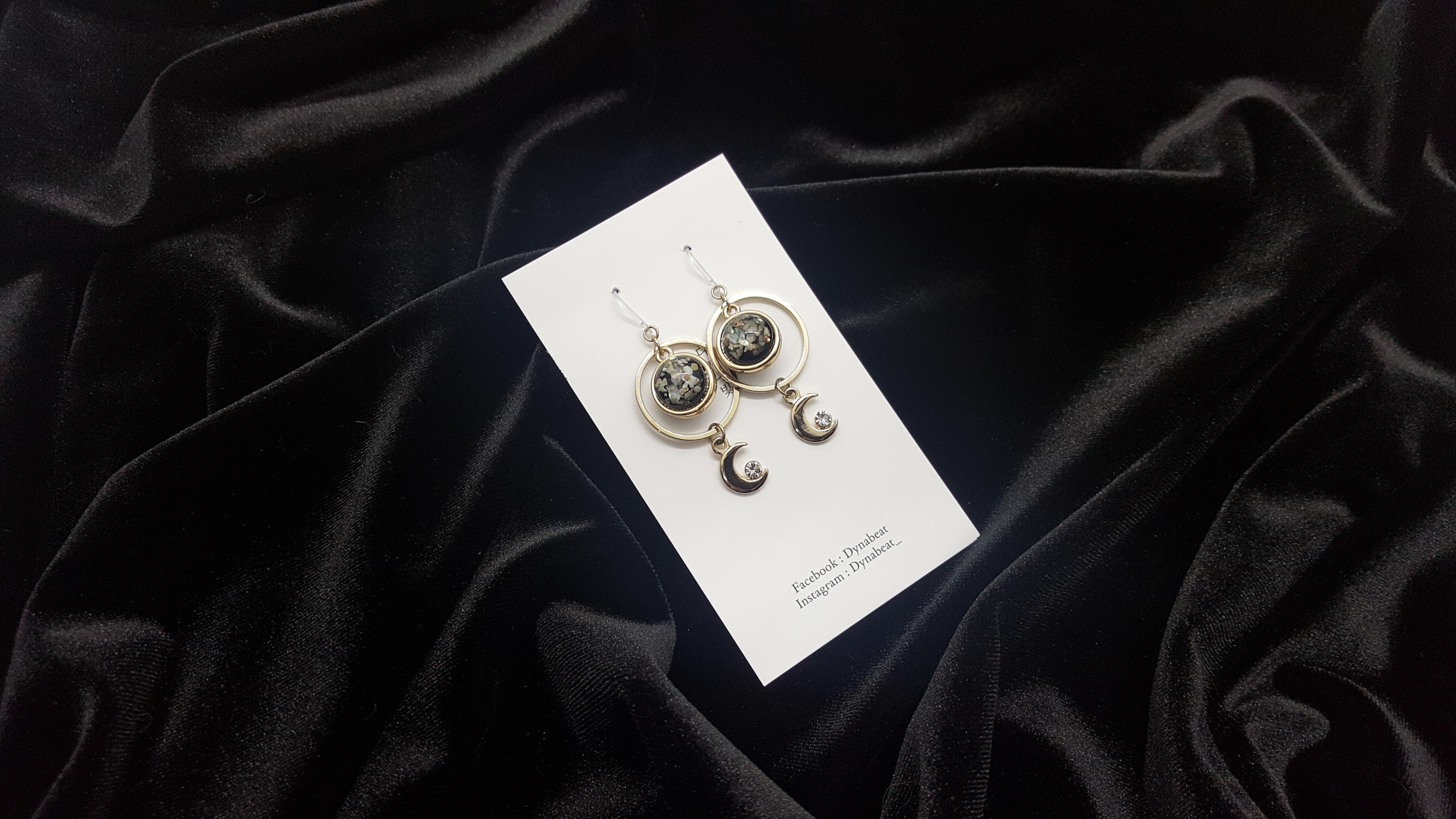 Dyna Light Space Moon Earring Color 3 kinds Luxuri