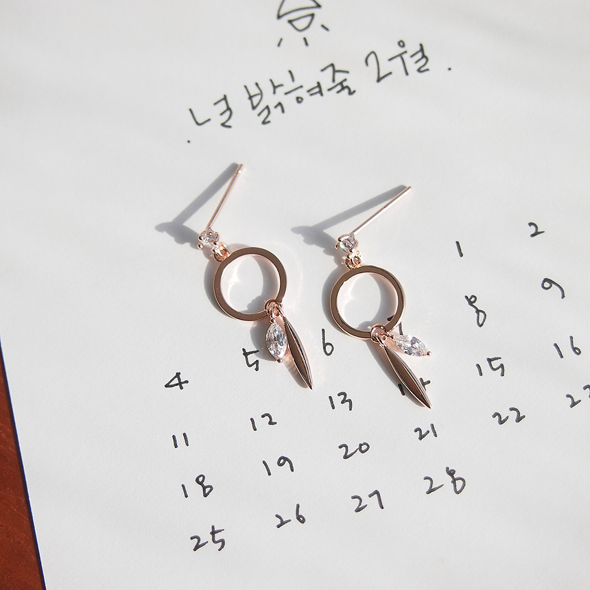 Allergy Preventive It Drop Earrings Twenties Women
