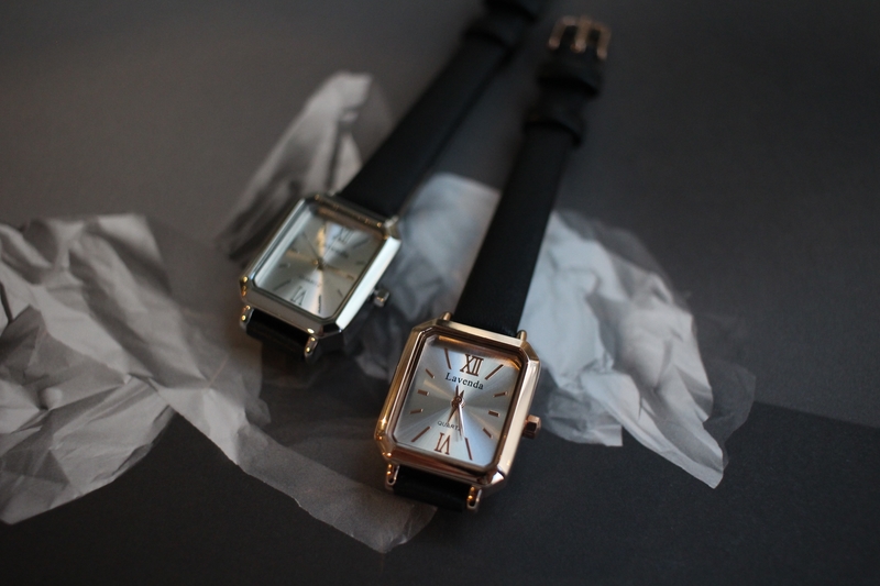 <b><p>Shine black Woman leather wrist clo 2cor</p></b><b><p>シャイン ブラック 女性 レザー 手首 時計 2色 ファッション ギフト デイリー</p></b><br /><br /><p align='center'>