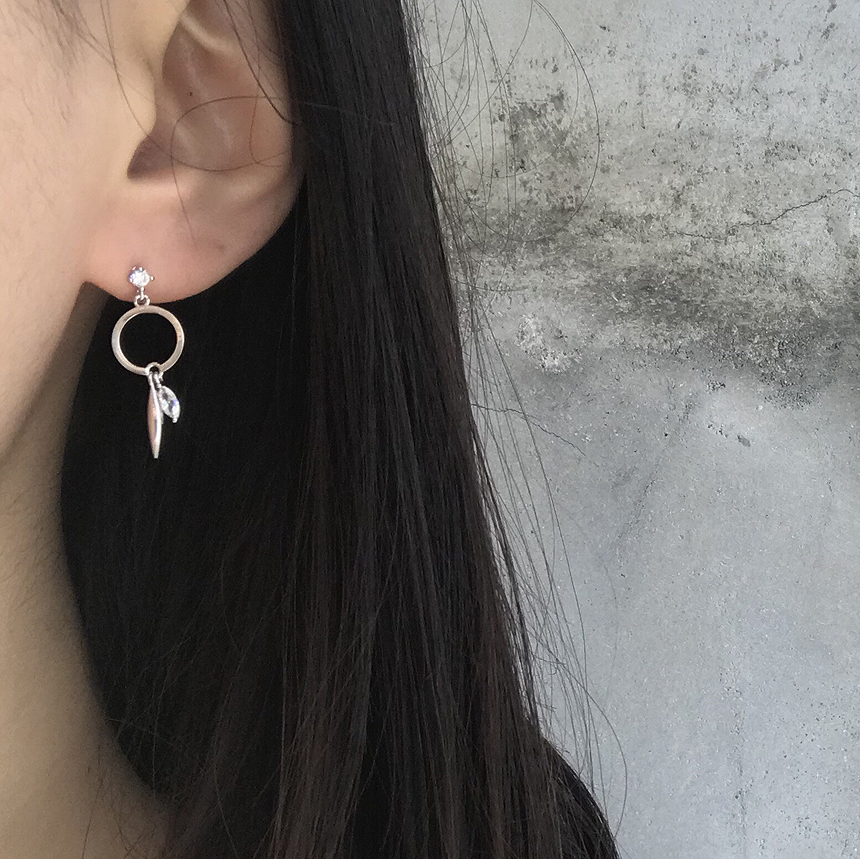 Allergy Preventive It Drop Earrings Twenties Women